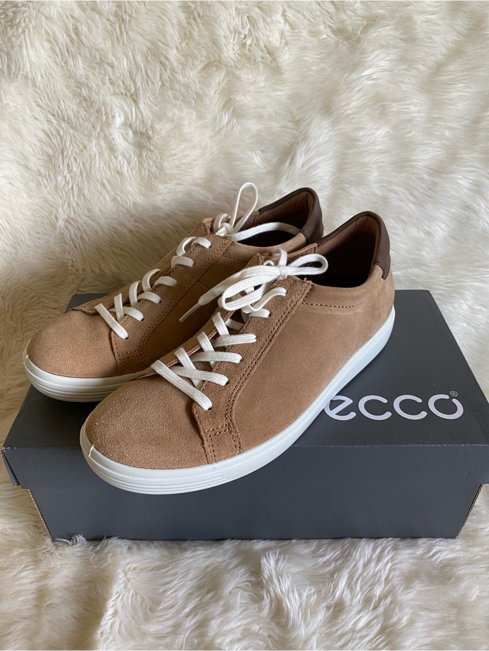 NIB! ECCO 857683 Soft Classic Women Suede Sneakers In Cashmere Size 5-5.5/ EU36